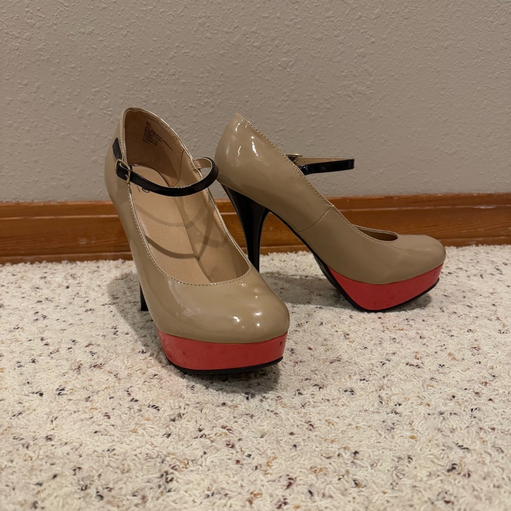 platform nude, coral, & black patent leather heels 👠